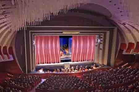 Lễ khai mạc Tuần văn hóa châu Âu tại nhà hát Opera ở Turin.